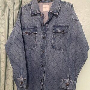 Womens medium denim quilted shirt jacket